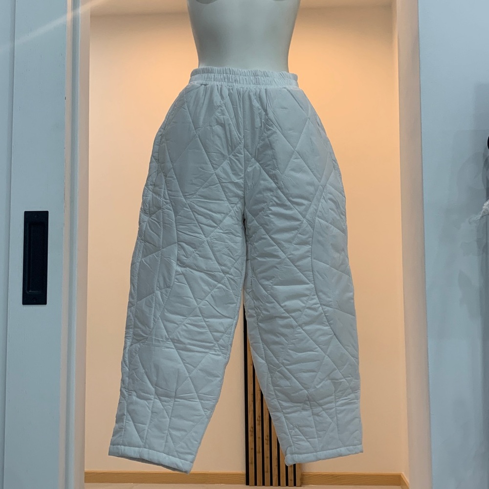 Stylish White Quilted Pants - Picture 6 of 16